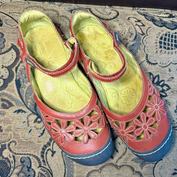 Jambu size 11M, Red - Picture 3 of 17